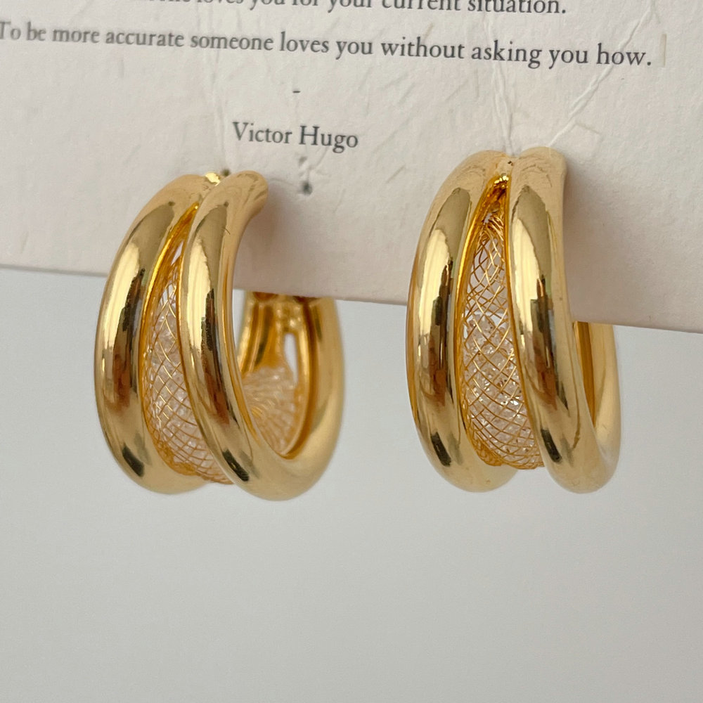 Metal fan earrings