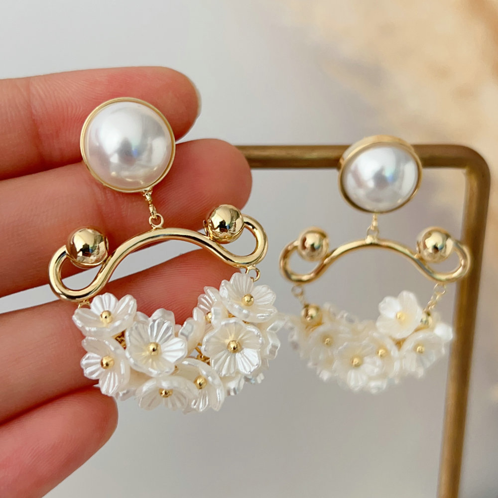 Pearl flower earringgs
