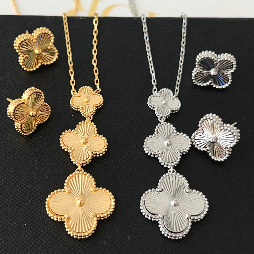 Clover necklace set with earrings