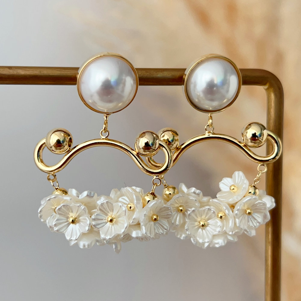 Pearl flower earringgs