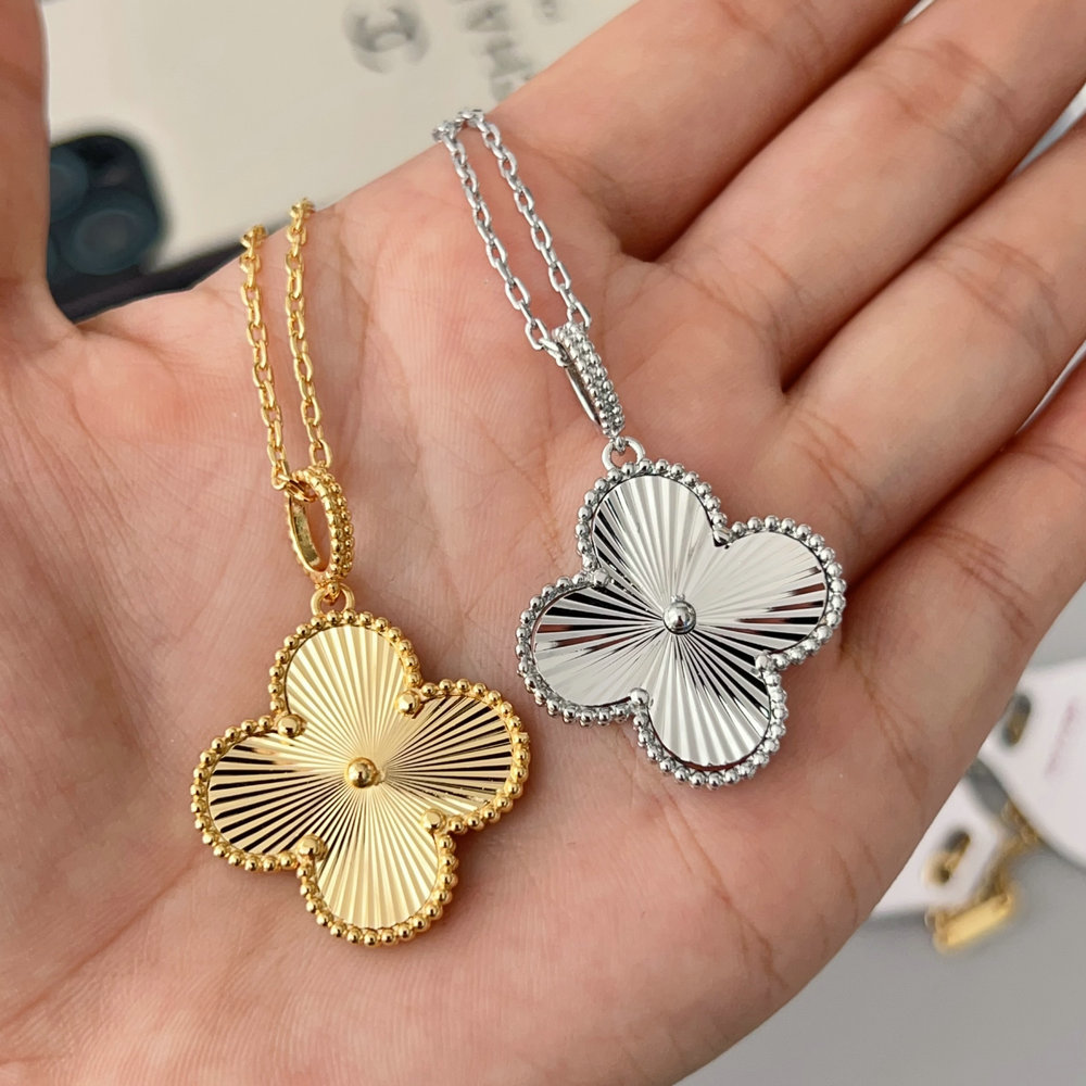 Big clover penant long necklace
