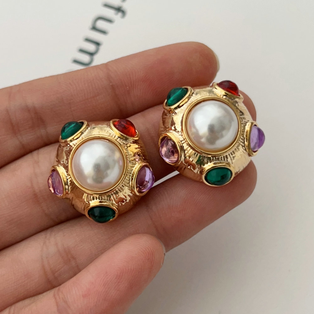 Colorful pearl earrings