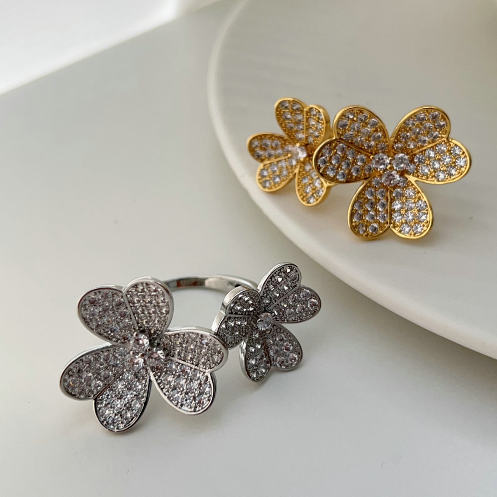Pave flower ring
