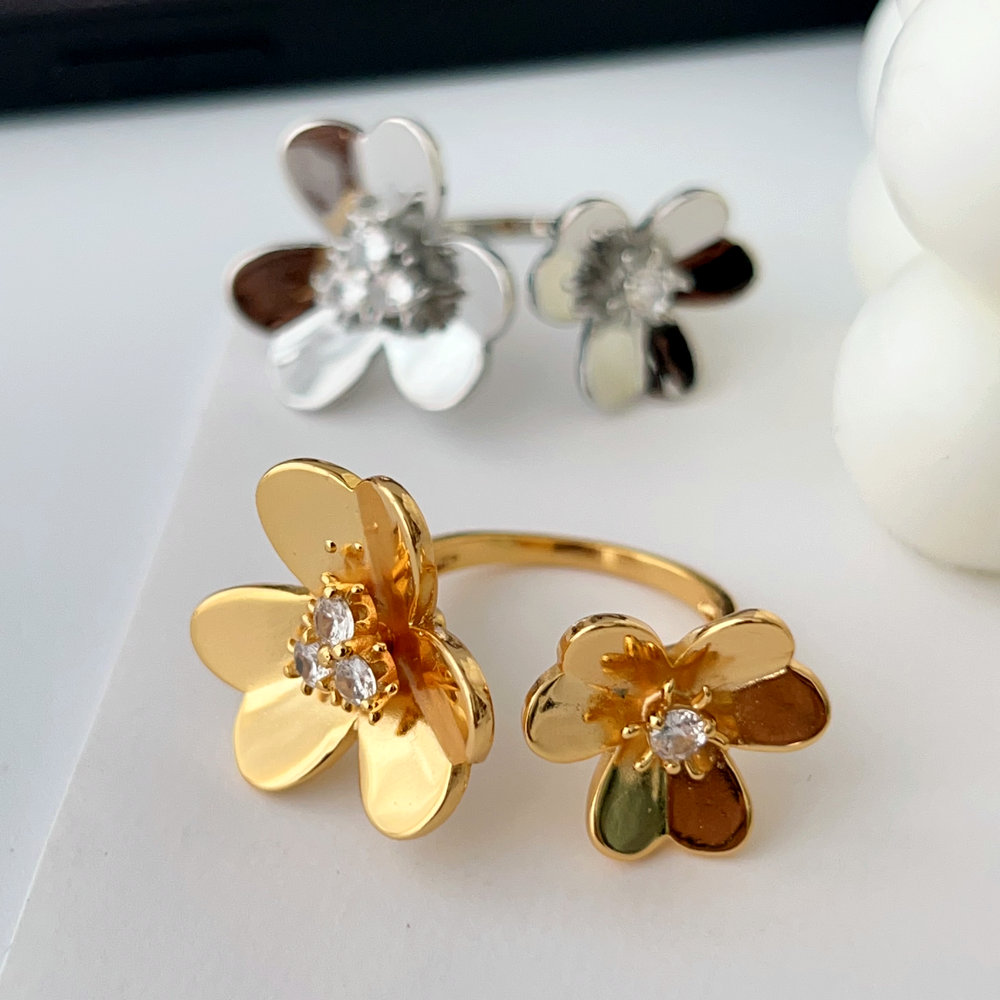 Metal flower ring