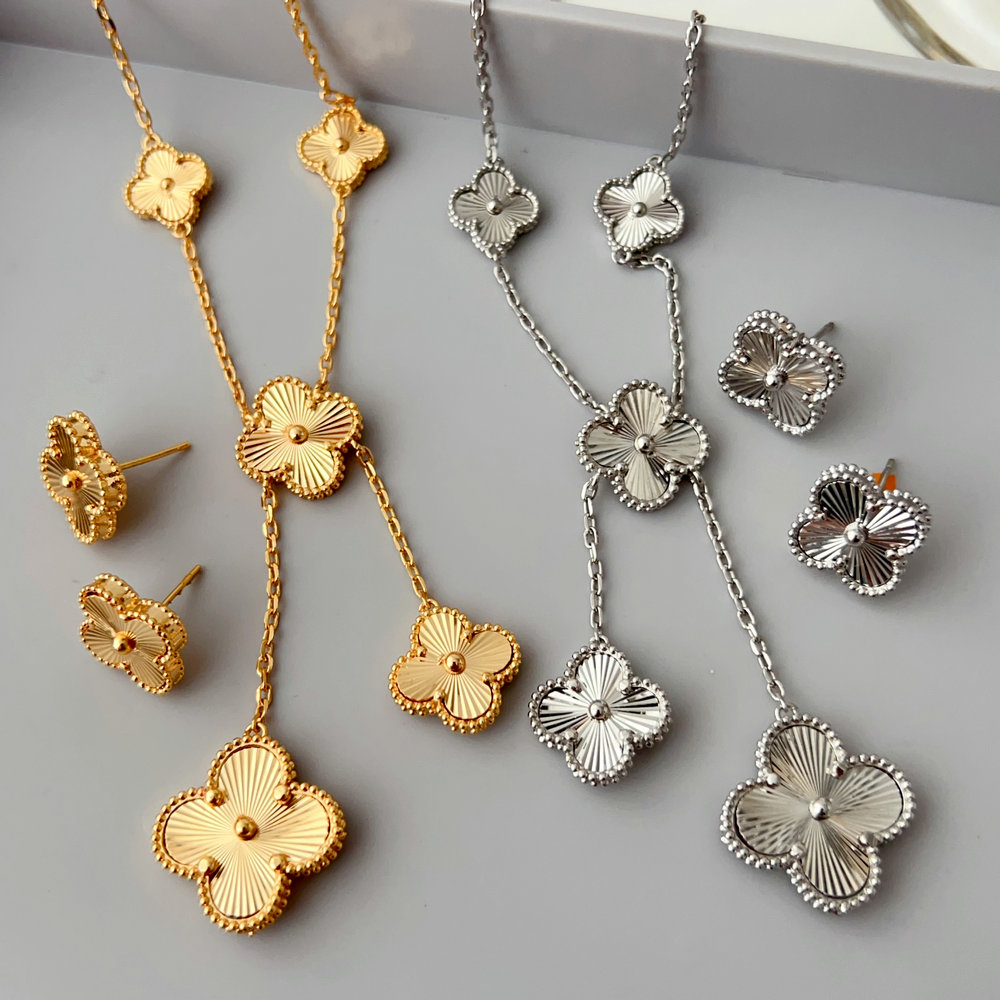 Clover set necklace with earrings
