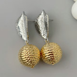 Ball leaf earrings