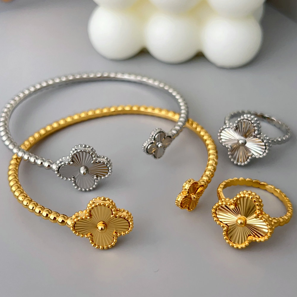 Clover bead bangle set with ring