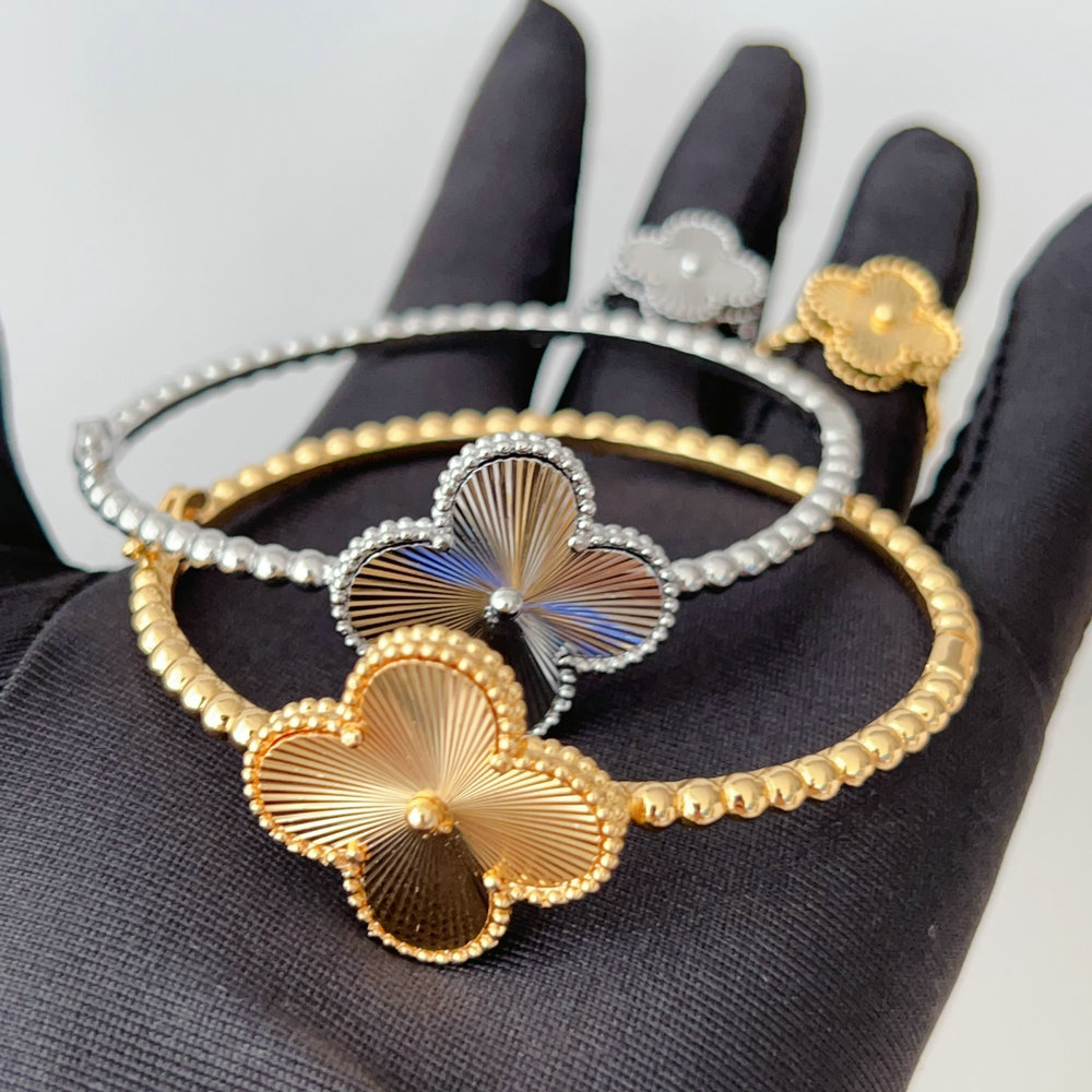 Clover bangle set with ring