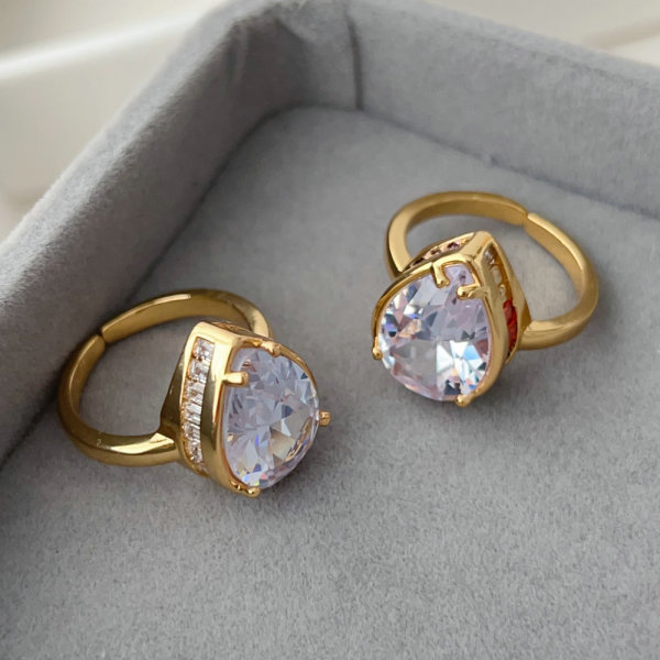 Water drop zircon ring