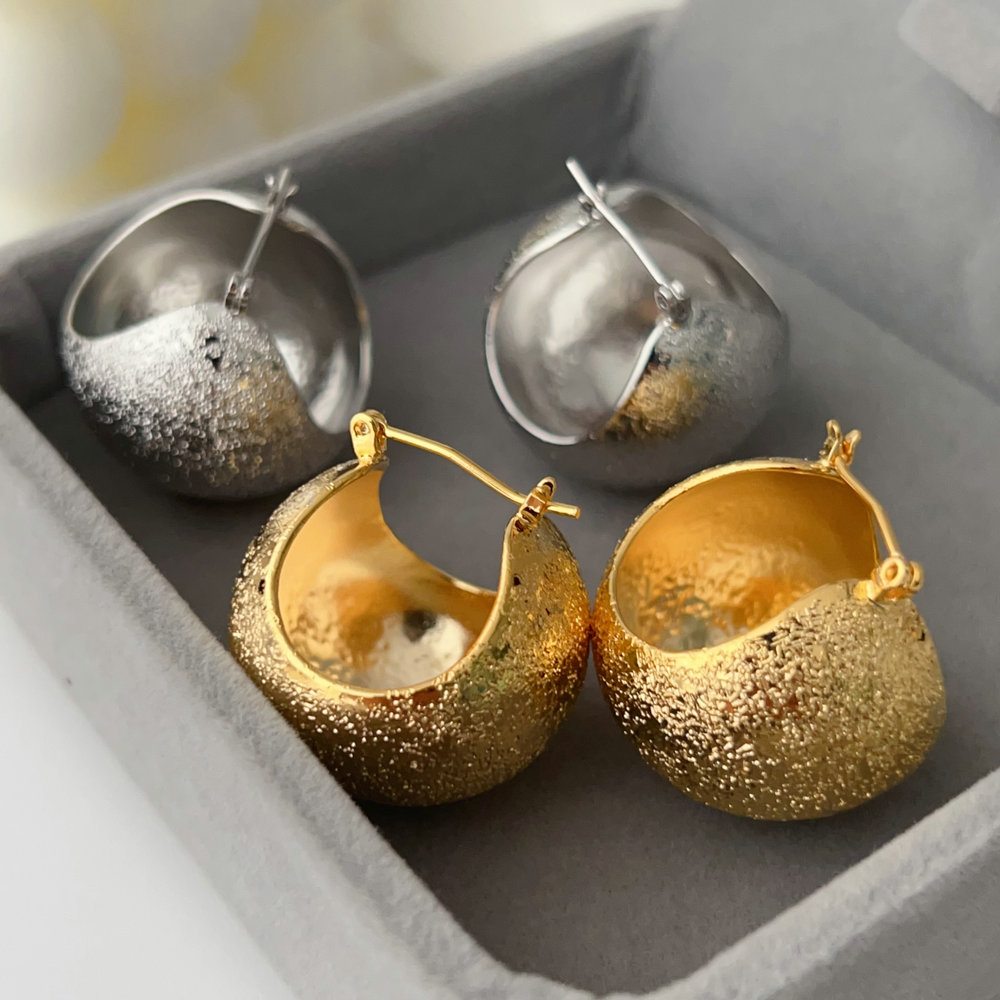 Metal ball chunky earrings