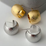 Metal width chunky hoop