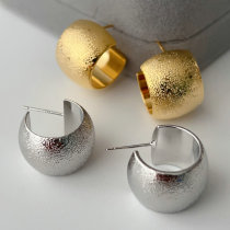 Metal width chunky hoop