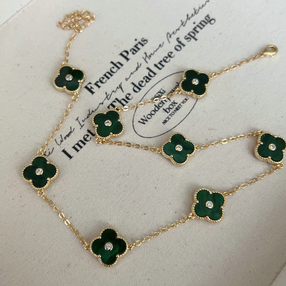 Eight clover shell necklace