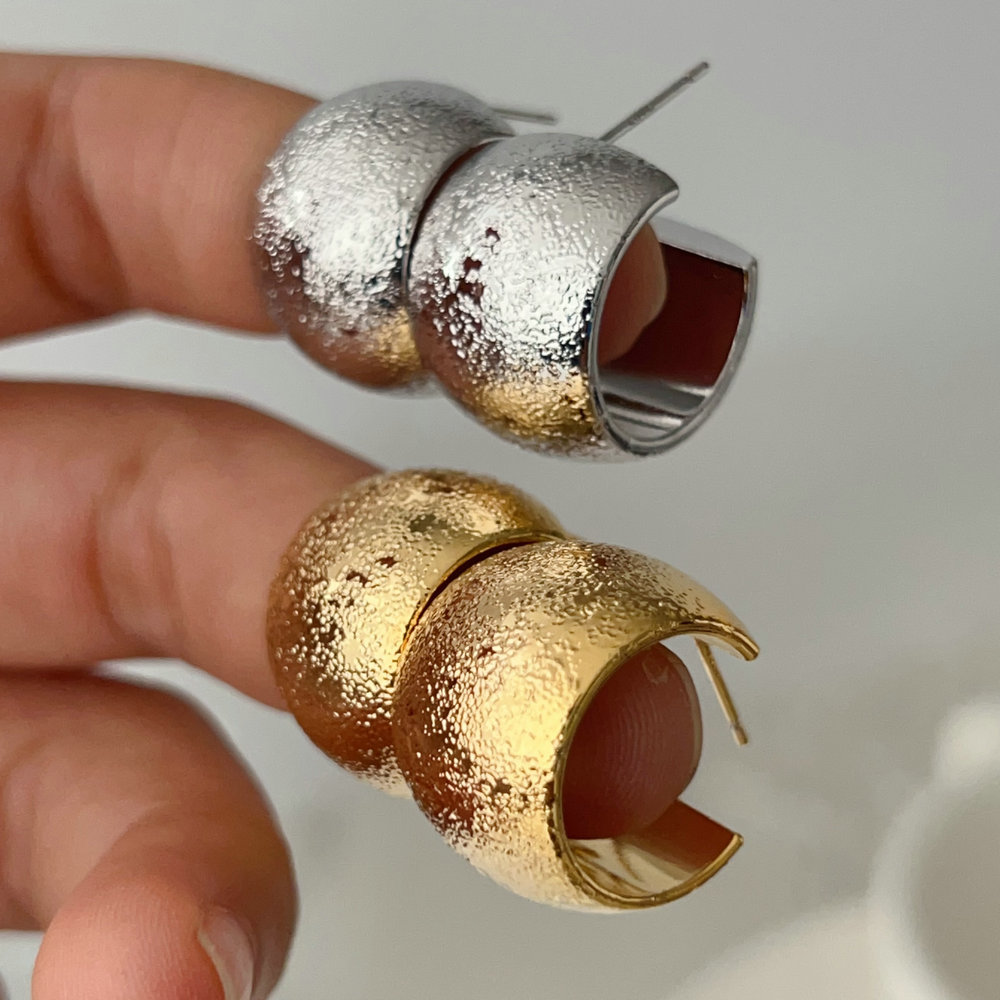 Metal width chunky hoop