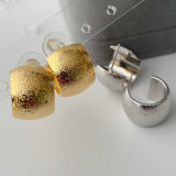 Metal width chunky hoop