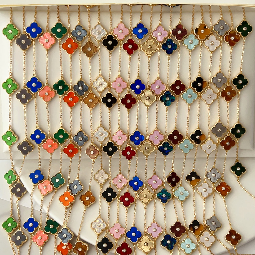 Eight clover shell necklace