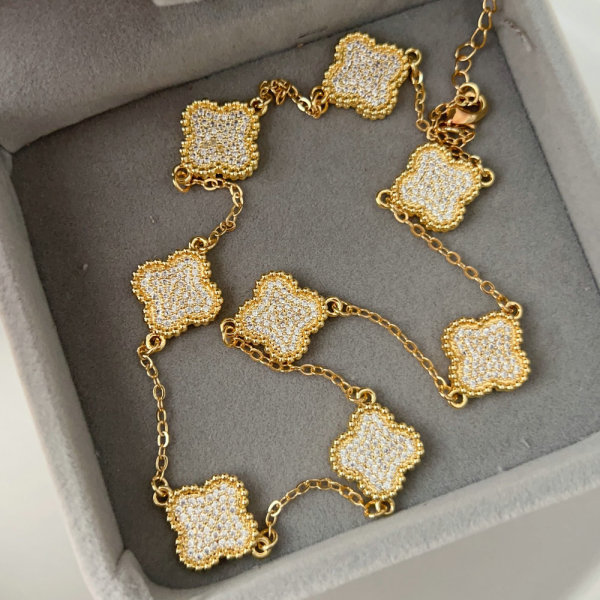 Pave zircon clover necklace