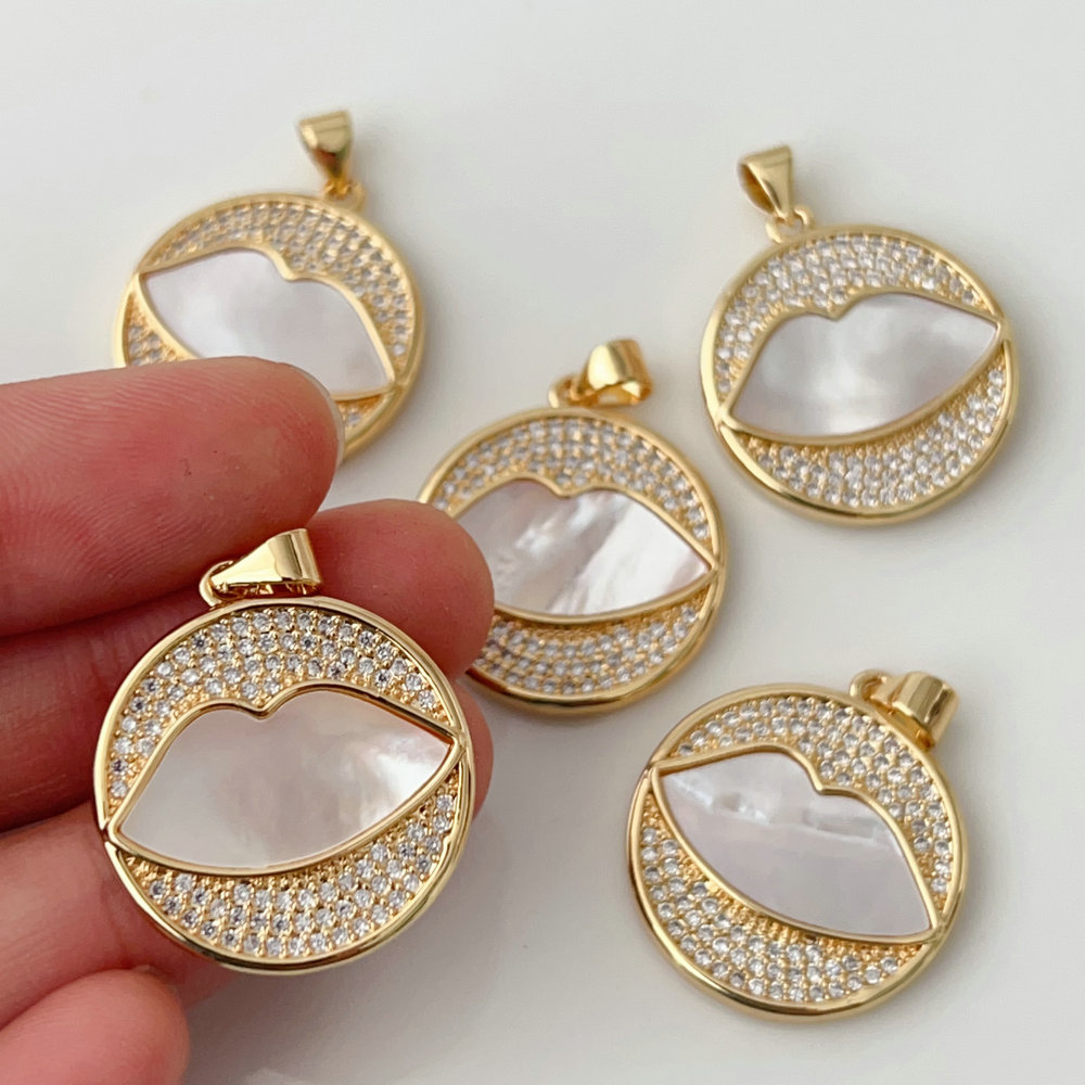 Liip shell charm