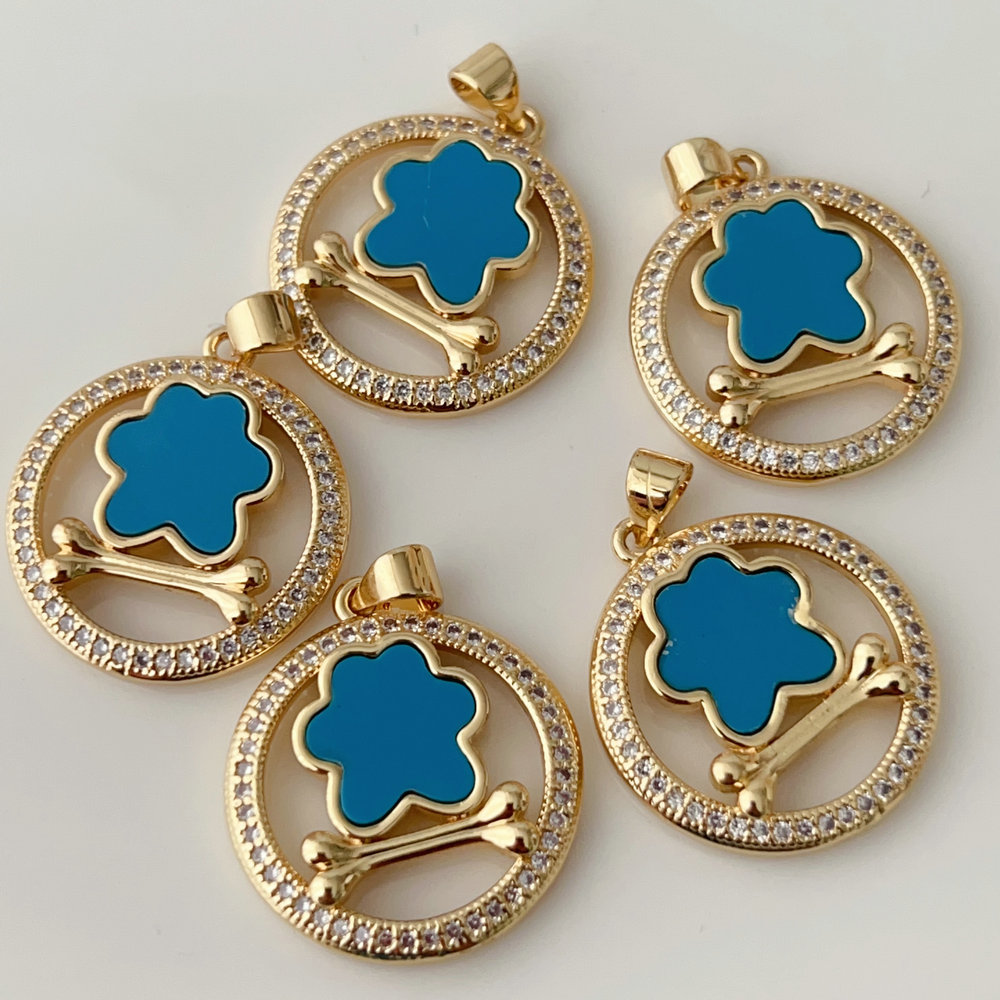 Blue flower round charm