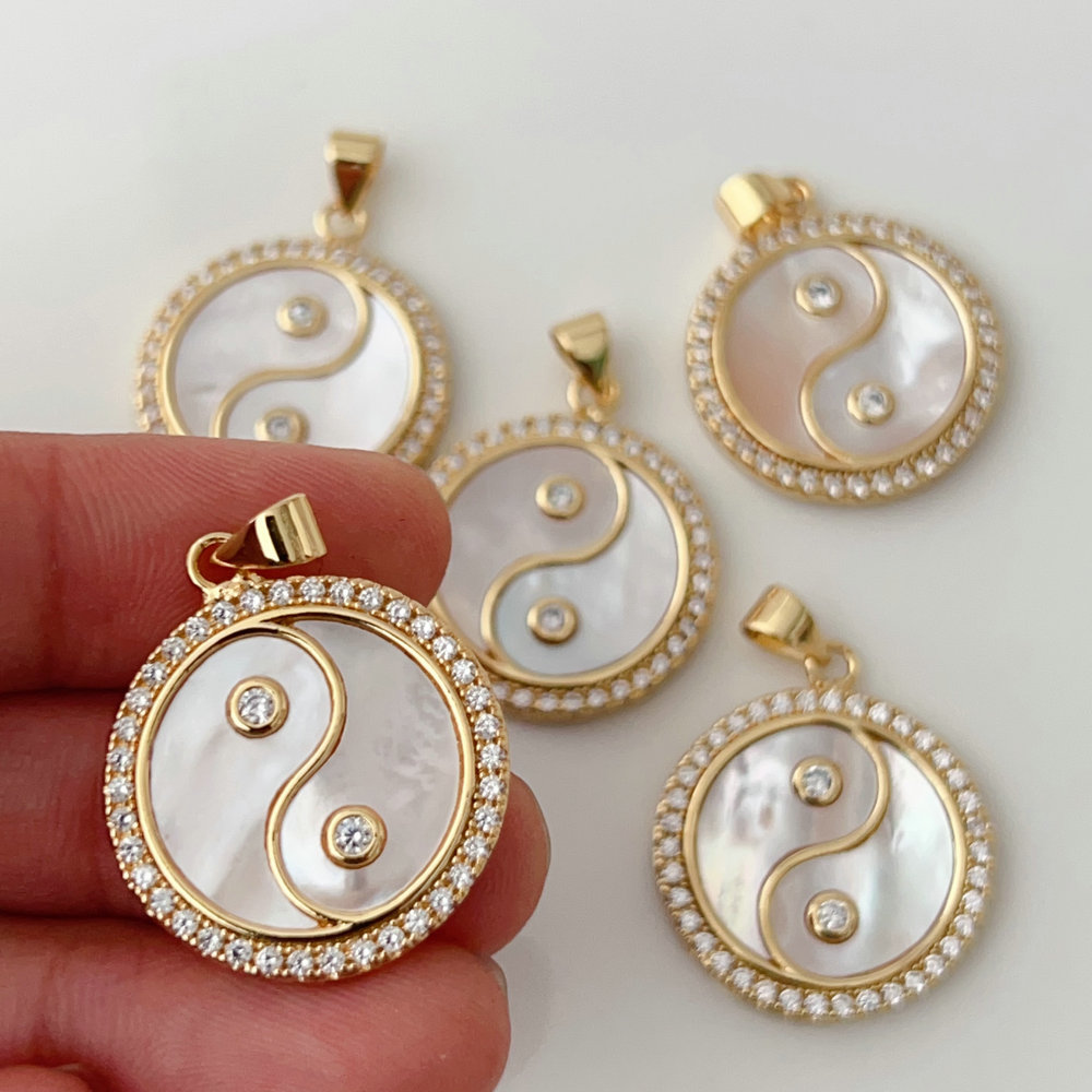 Ying yang shell charm