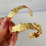 Metal fashion cuff