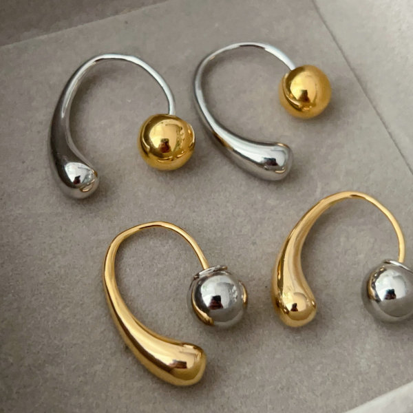 Metal moon ball earrings