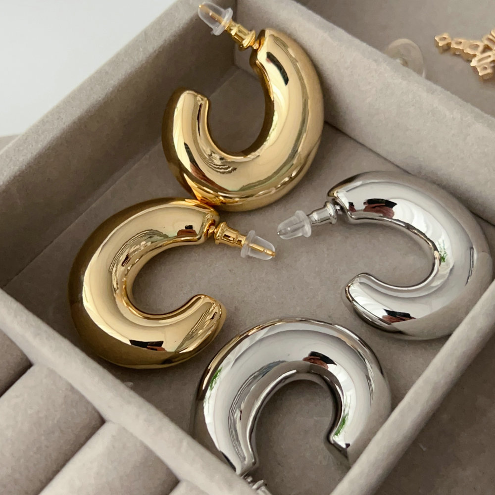 Chunky metal hoop