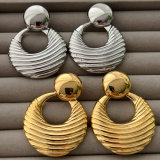 Round shape metal earrings