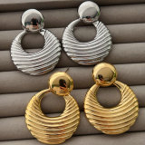 Round shape metal earrings