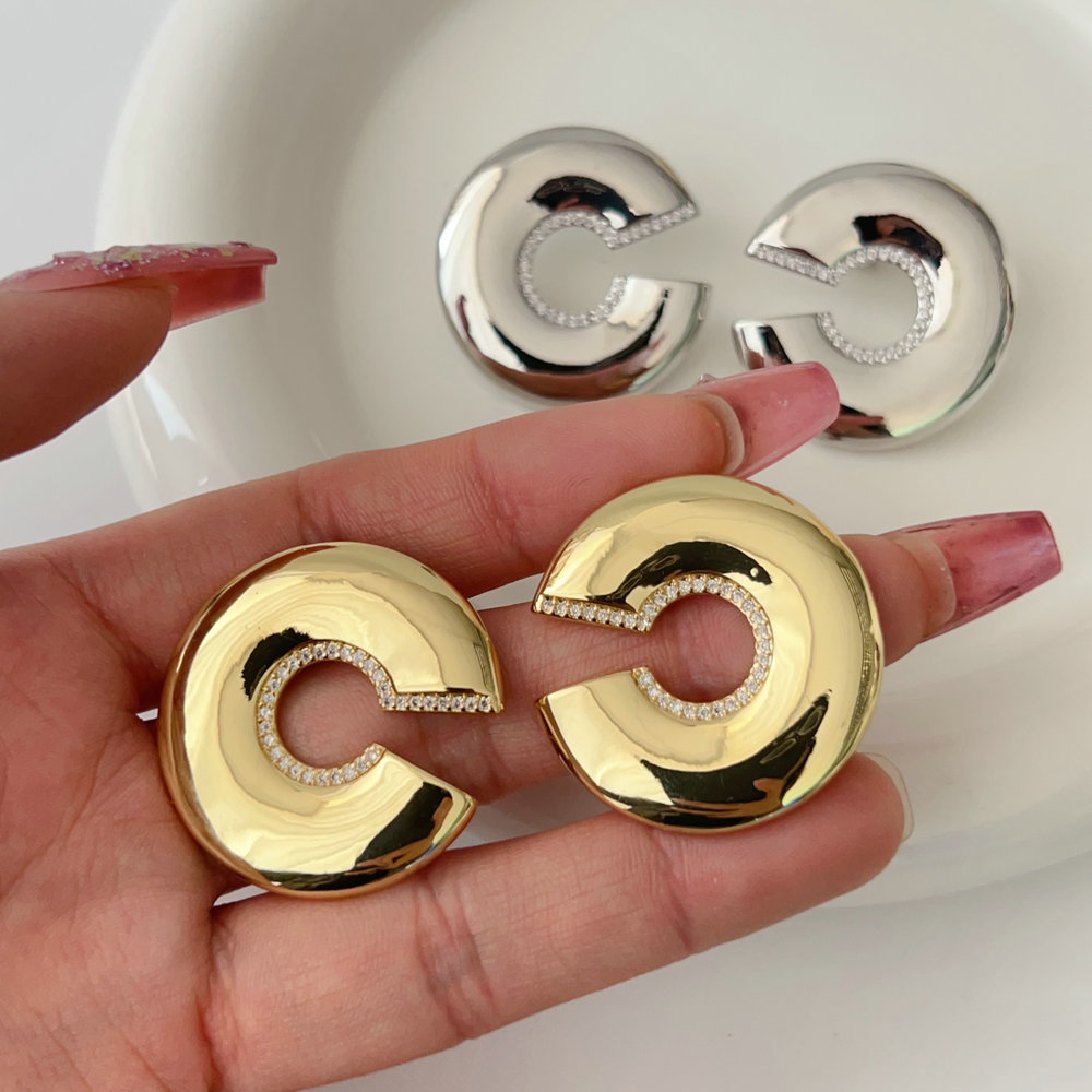 Pave metal round shape earrings