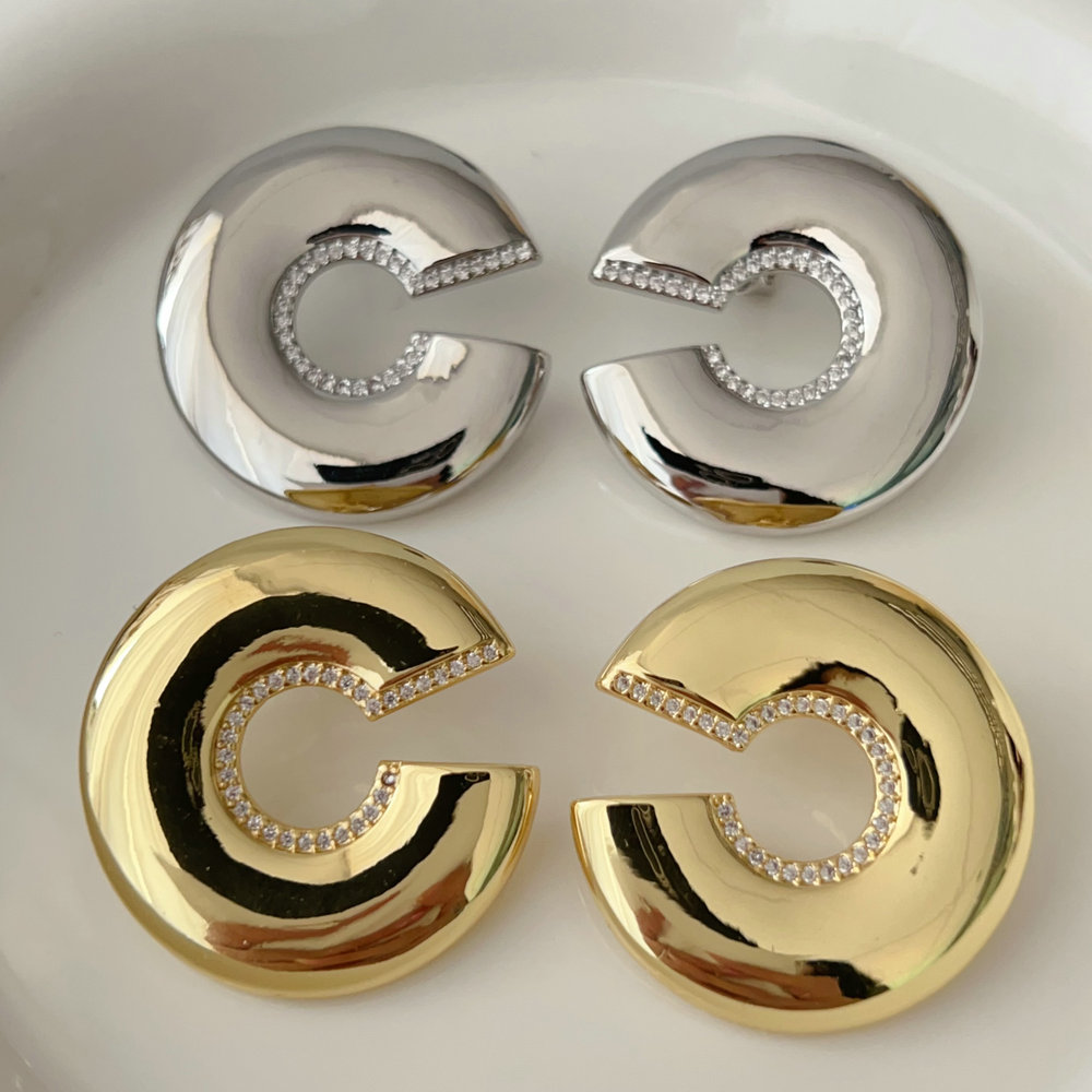 Pave metal round shape earrings