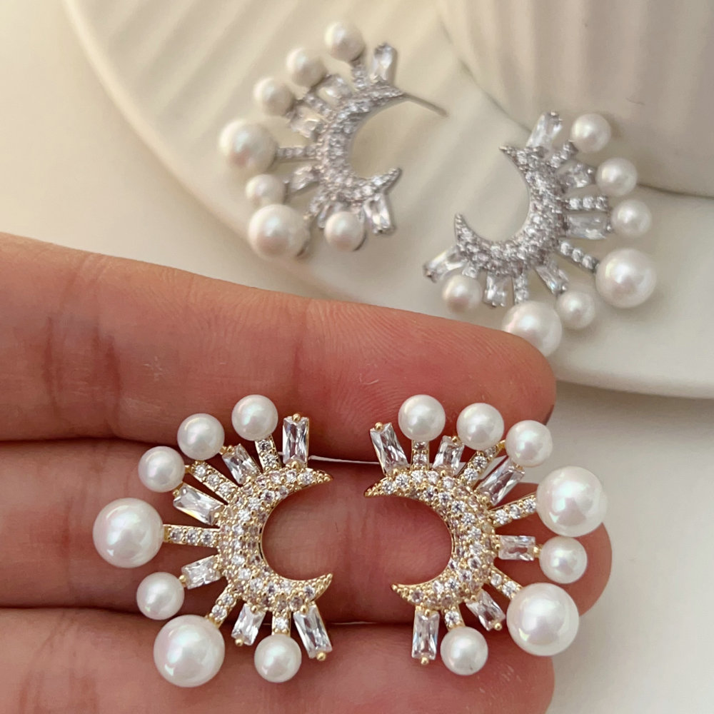 Pearl moon earrings