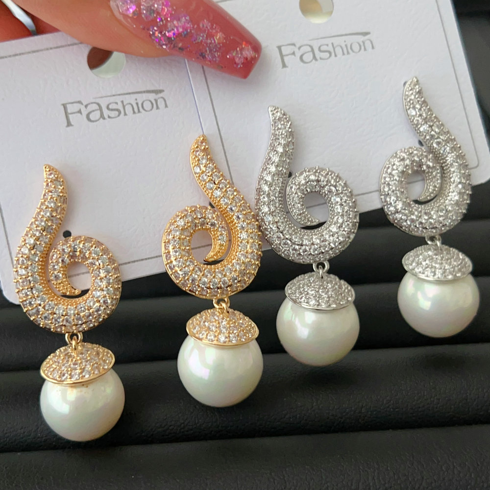 Pearl drop earrings