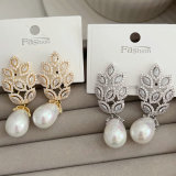 Leaf pearl earrings
