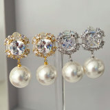 Pearl drop square earrings