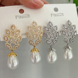 Leaf pearl earrings