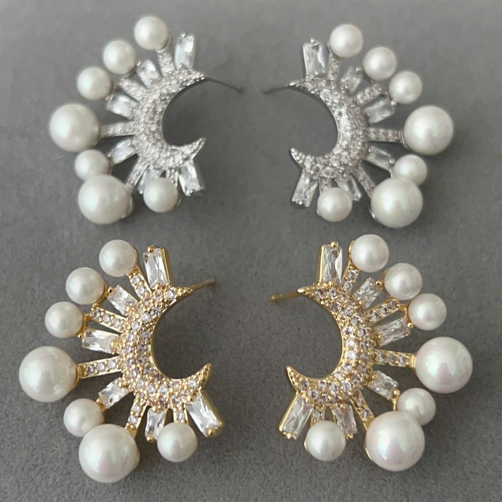 Pearl moon earrings