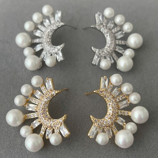 Pearl moon earrings