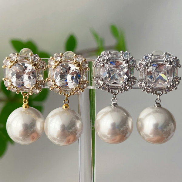 Pearl drop square earrings