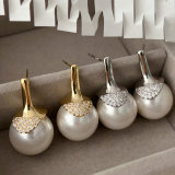Simple pearl earrings
