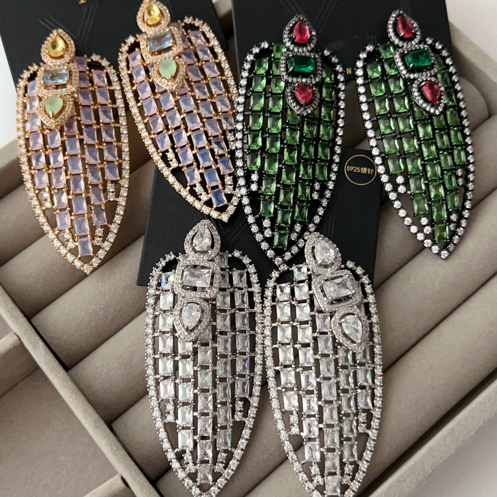 Pave zircon chunly arrow earrings