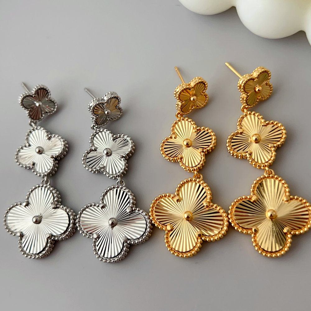 Metal clover earrings