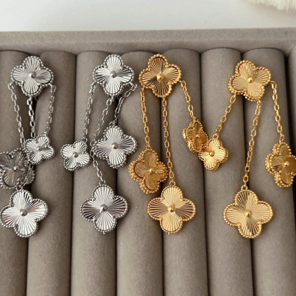 Metal clover earrings