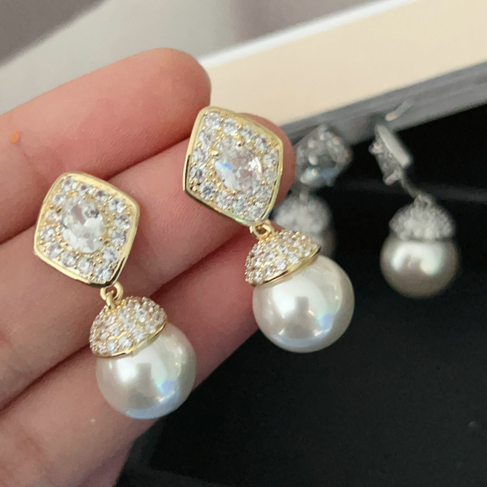 Pearl drop earrings