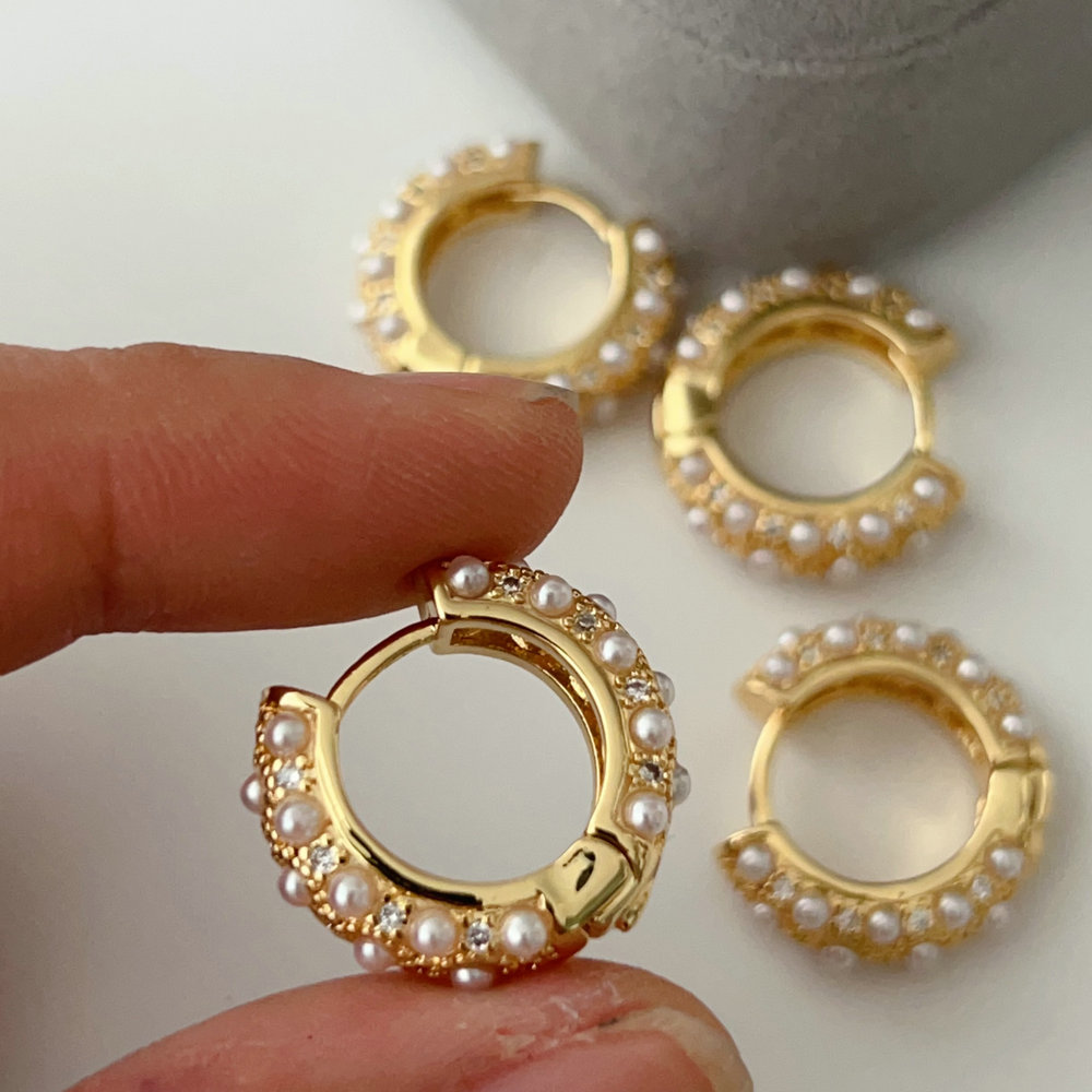 Pearl zircon hoop