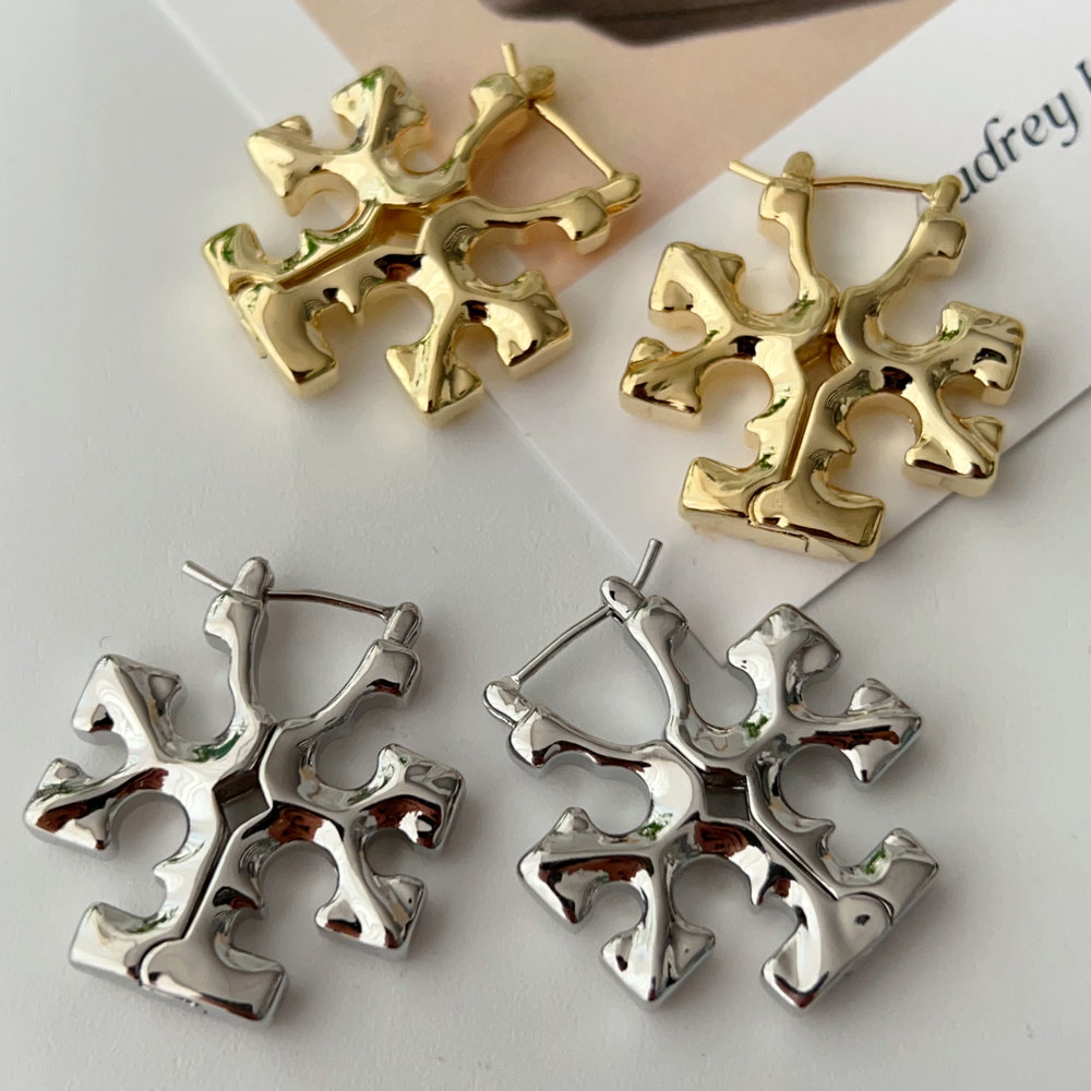 Metal tb earrings