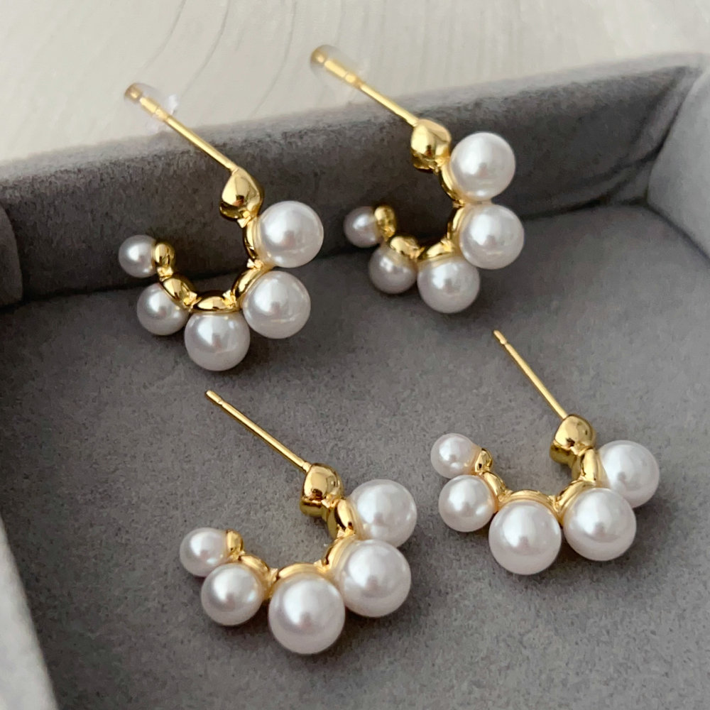 Simple pearl hoop