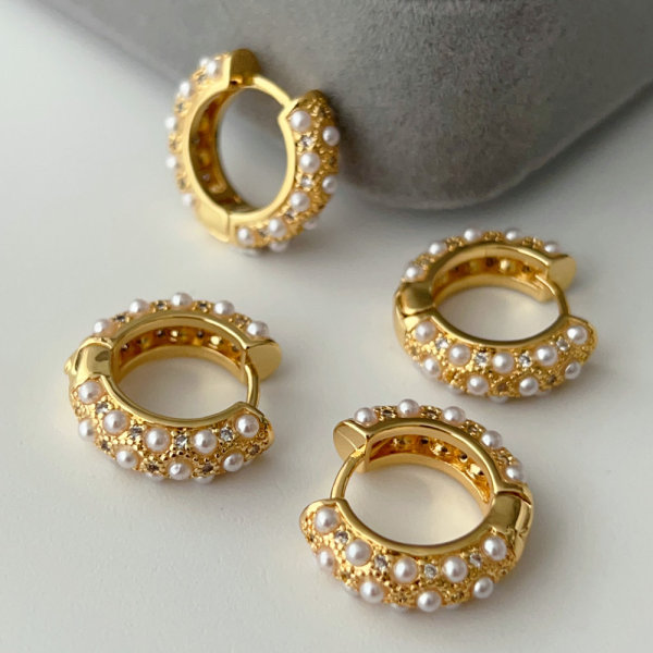Pearl zircon hoop