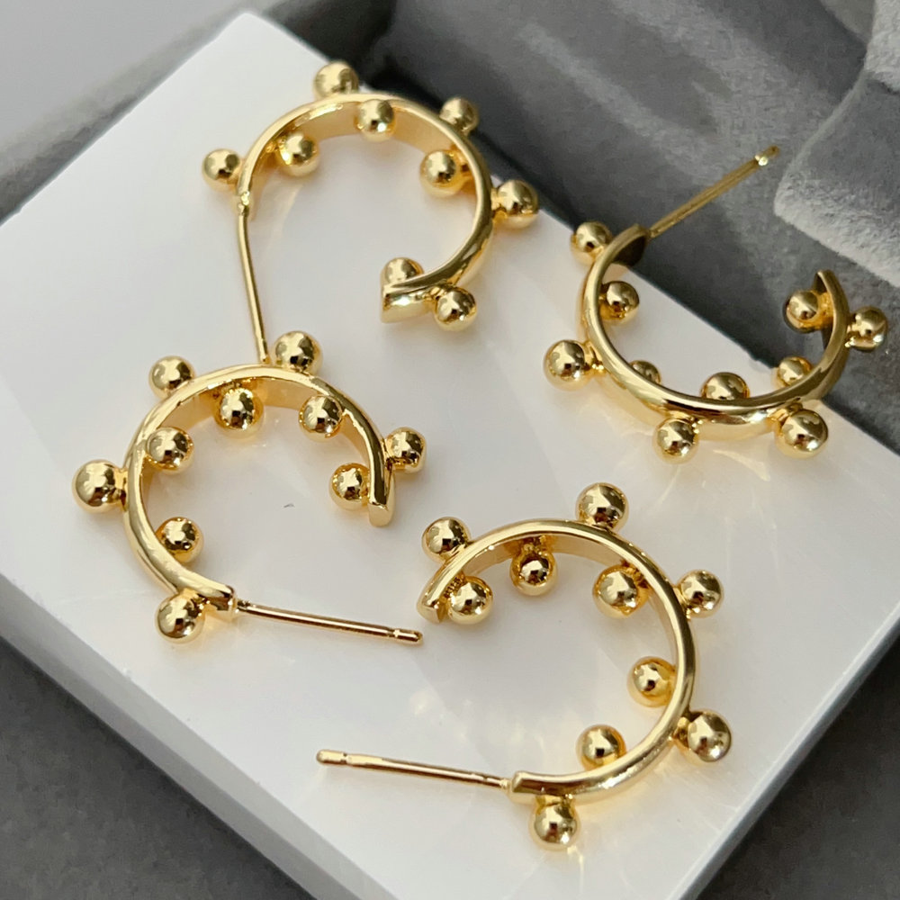Gold ball hoop