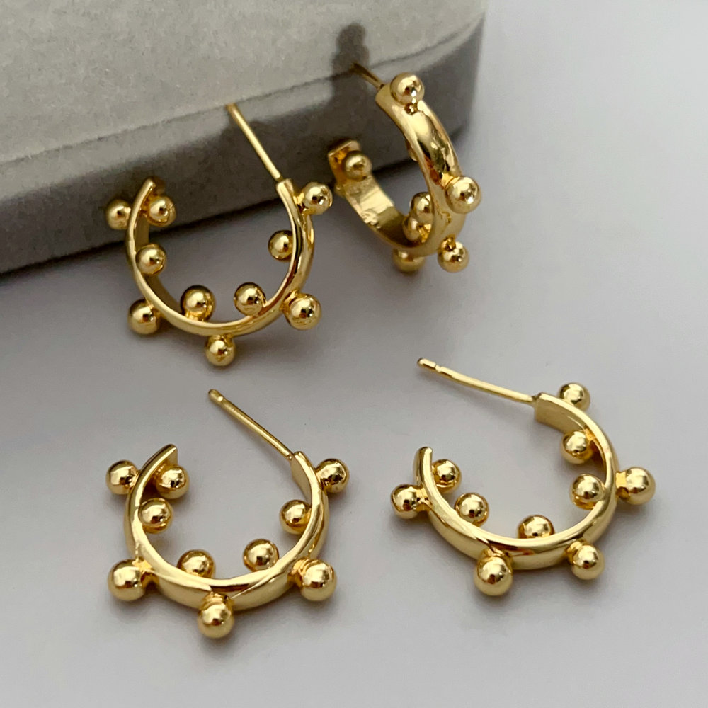 Gold ball hoop